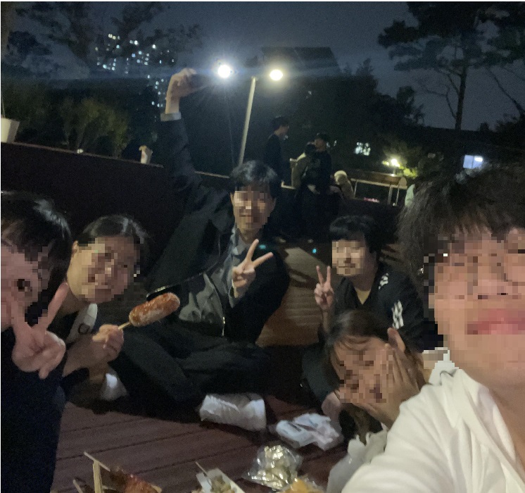  폭력 속에서 멈춰 있던 삶, 사랑으로 다시 걷다